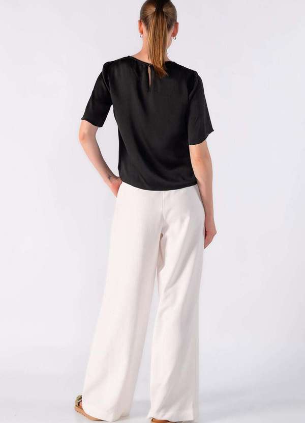 Lamis - Blusa Bata em Crepe Actinado Meia Manga Preto 4