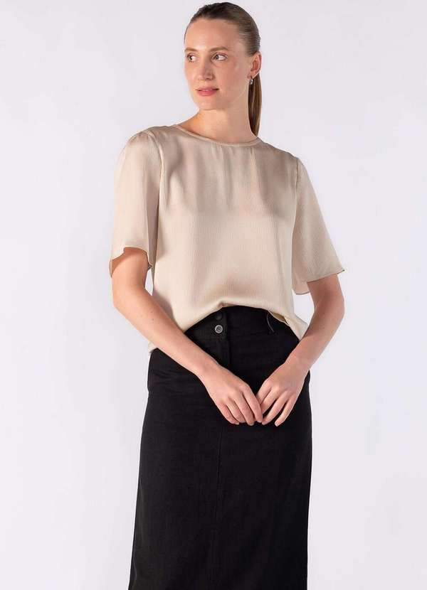 Lamis - Blusa Bata em Crepe Actinado Meia Manga Bege 2