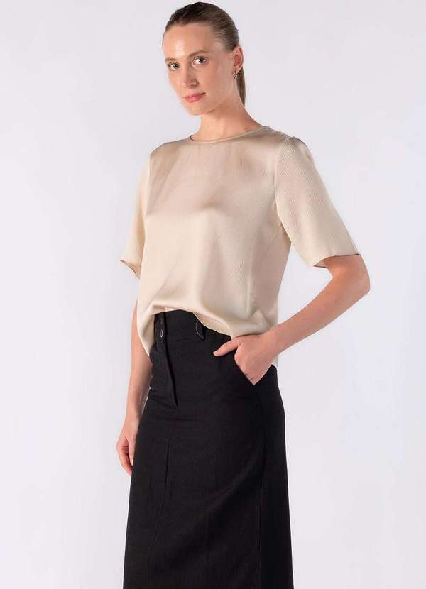 Lamis - Blusa Bata em Crepe Actinado Meia Manga Bege 3