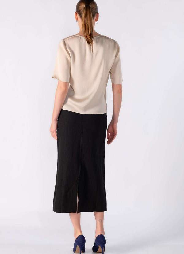 Lamis - Blusa Bata em Crepe Actinado Meia Manga Bege 4