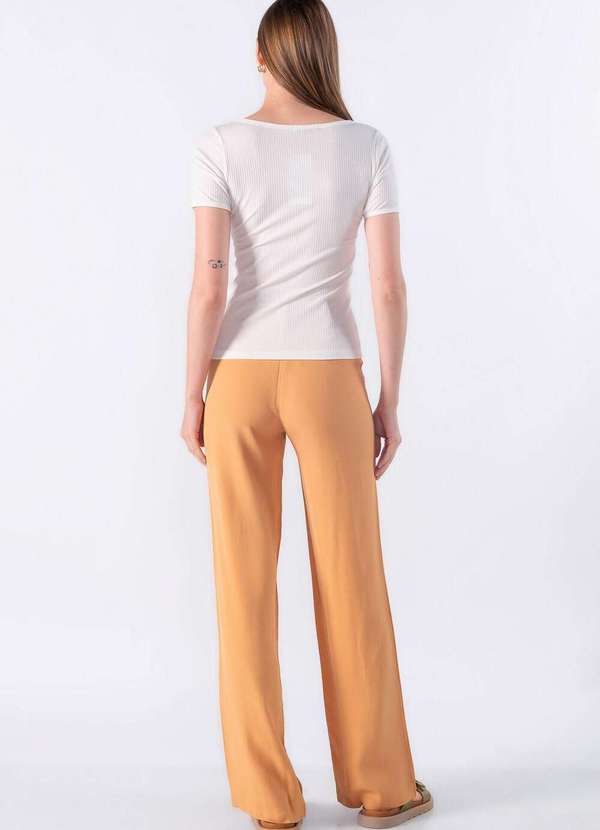 Lamis - Blusa Canelada com Decote Bordado Creme 4