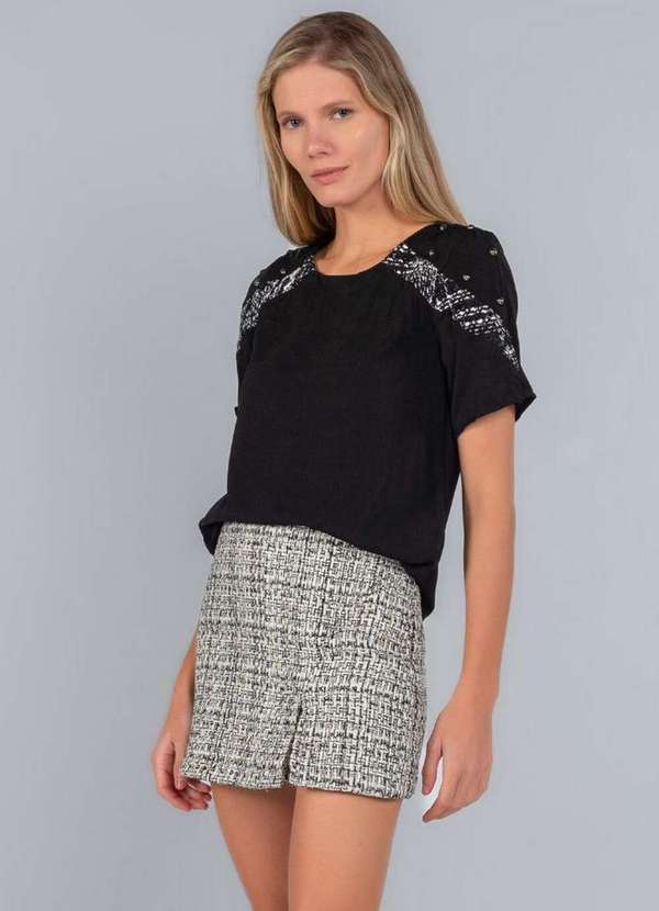 Lamis - Blusa Crepe Aplicação em Tweed e Spikes Preto
