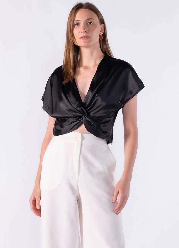 Lamis - Blusa Cropped Decote Transpassado Preto 2