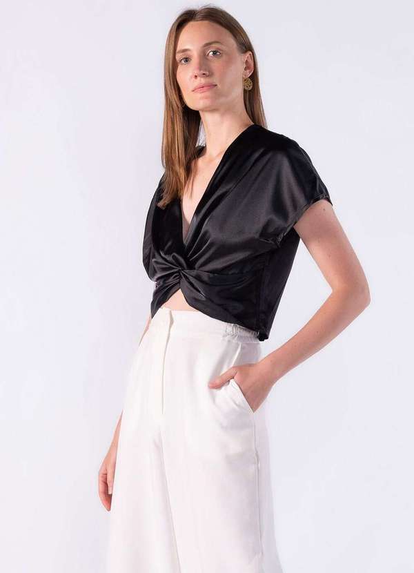 Lamis - Blusa Cropped Decote Transpassado Preto 3