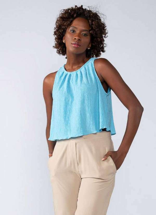 Lamis - Blusa Cropped em Crepe Texturizado Azul