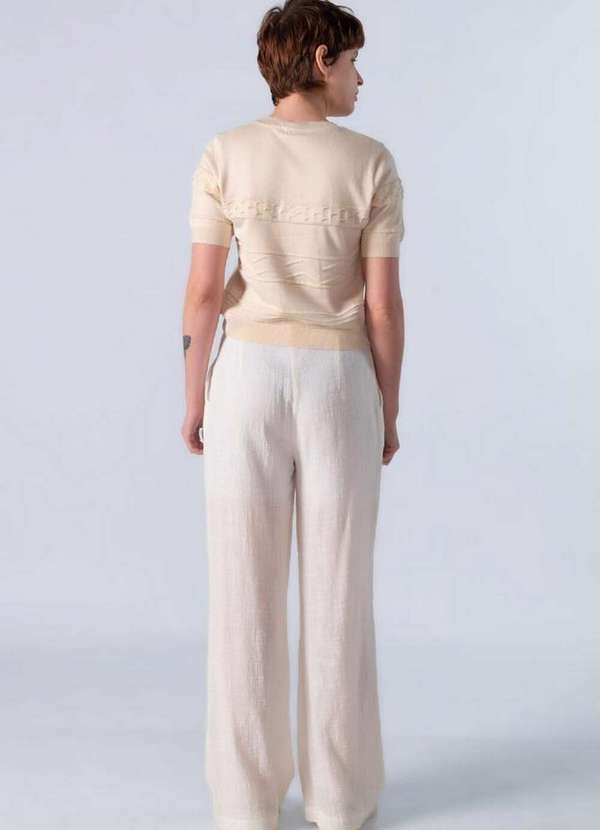 Lamis - Blusa Curta em Viscose com Texturas Creme 4