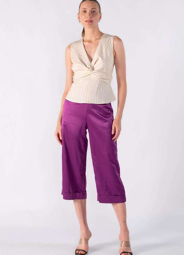 Lamis - Blusa em Listras Peplum com Detalhe no Busto Creme 2