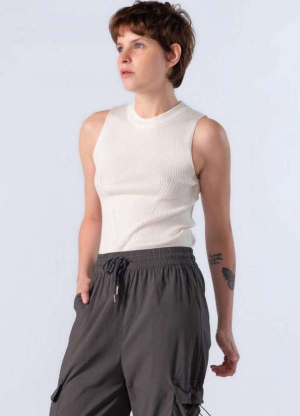 Lamis - Blusa em Viscose Canelada Regata Off White