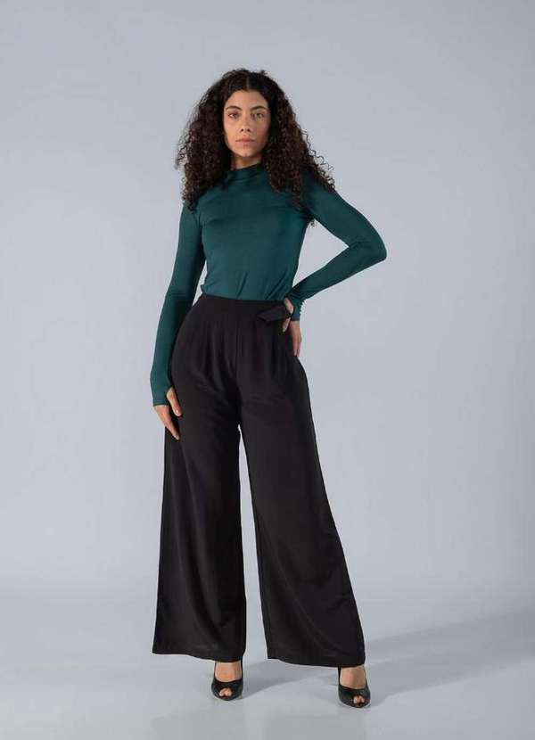 Lamis - Blusa em Viscose Manga Longa de Gola Verde 3