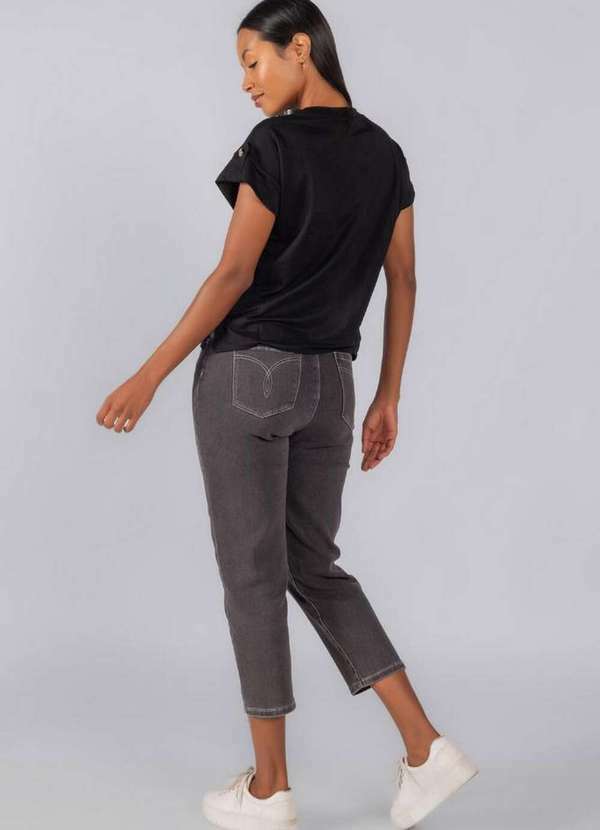 Lamis - Blusa Malha em Viscose Bolsos Frontais Preto 4