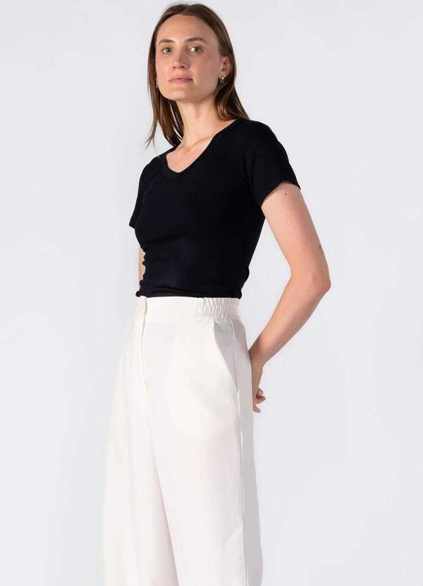 Lamis - Blusa Malha Gola V Preto 3