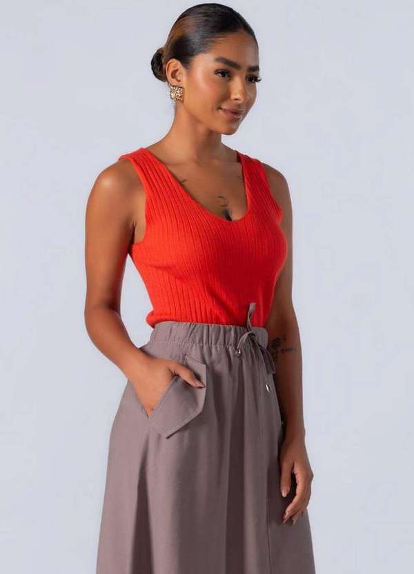 Lamis - Blusa Regata Canelada Decote em V Laranja 3