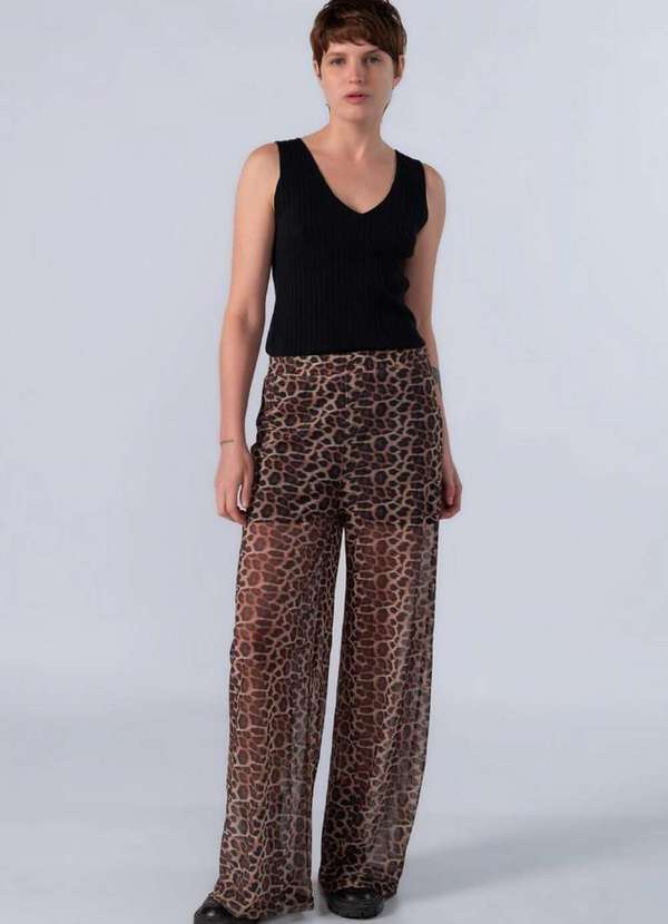 Lamis - Blusa Regata Canelada Decote em V Preto