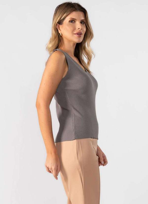 Lamis - Blusa Regata Decote em V Cinza 3