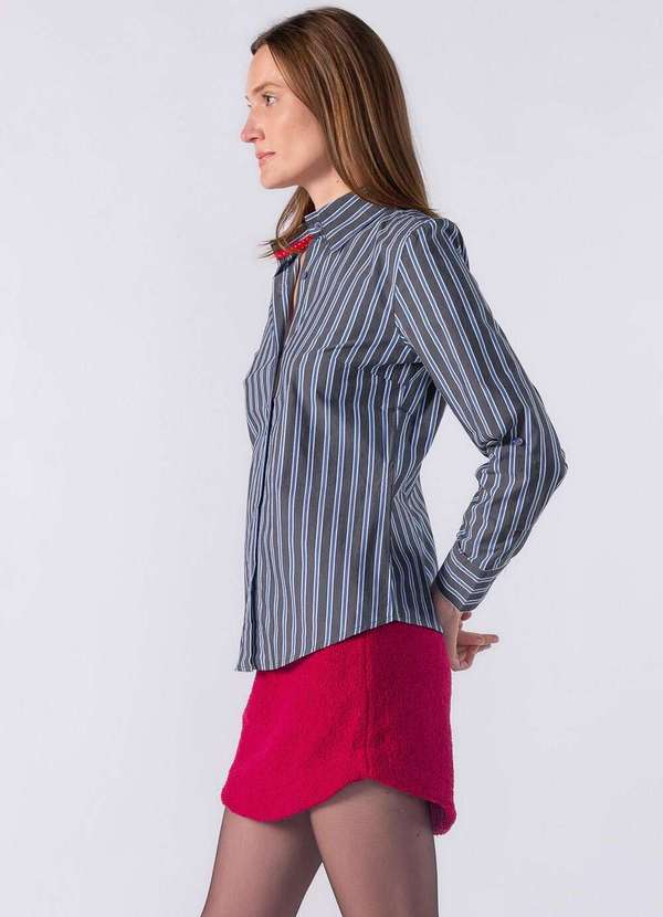 Lamis - Camisa Listrada Fundo Grafite com Detalhe na Manga e Punho Azul 3