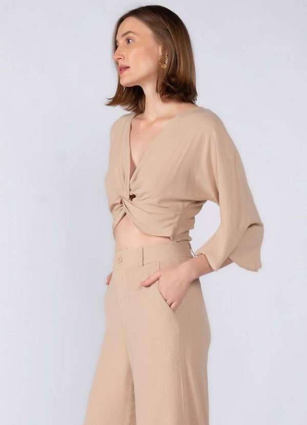 Lamis - Cropped em Viscose Manga Flare Bege