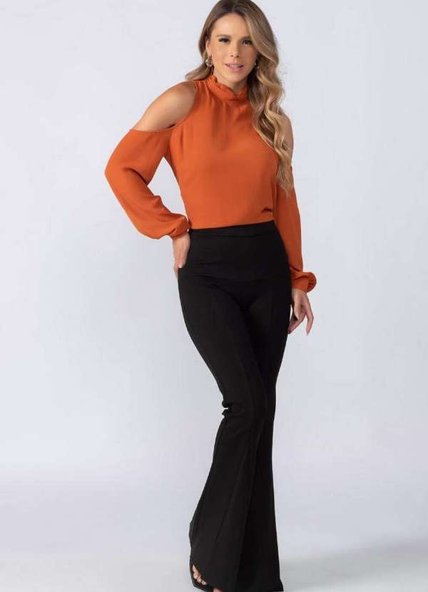 Lamis - Calca Flare Detalhe Recorte Frontal e Fenda Preto