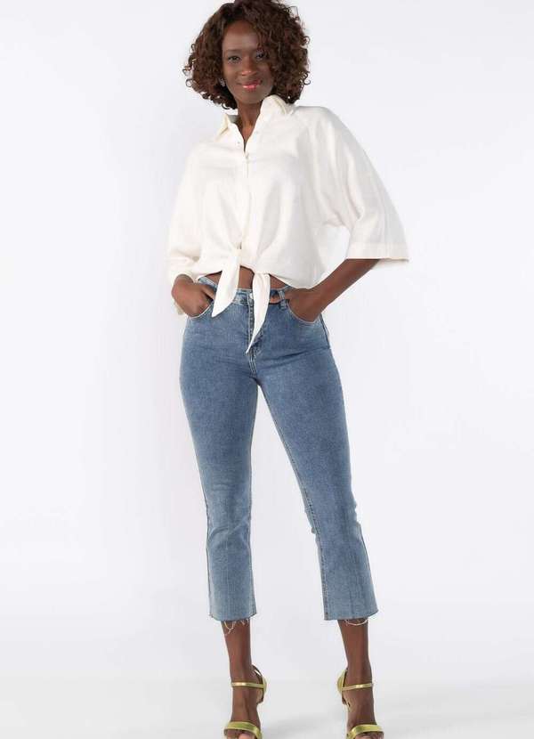 Lamis - Calca Jeans Reta com Barra Desfiada Azul