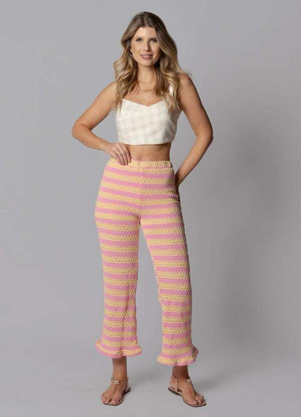 Lamis - Calca Pantacourt em Crochet Babado na Barra Rosa