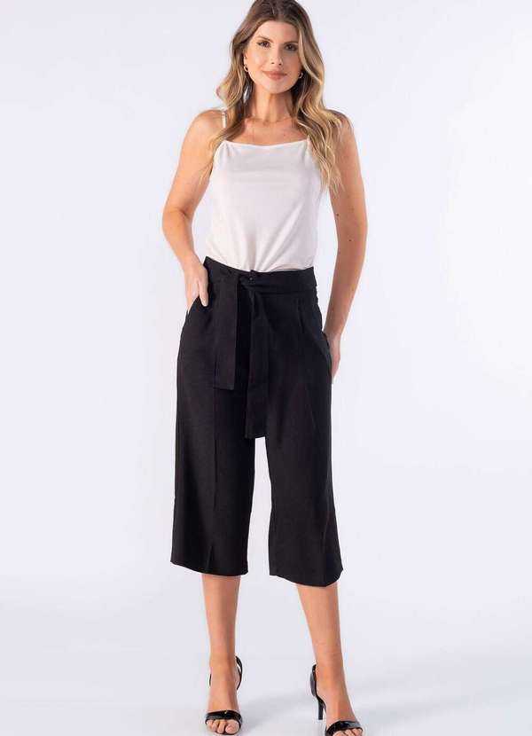 Lamis - Pantacour Crepe com Bolsos Preto