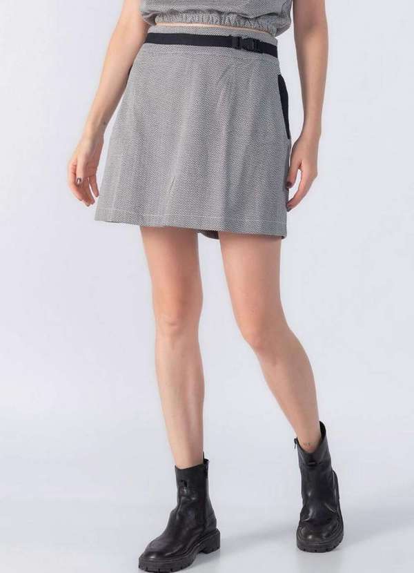 Lamis - Saia Shorts Malha com Bolsos Preto