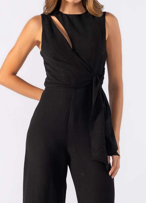 Lamis - Macacao Pantalona com Recorte no Busto Preto