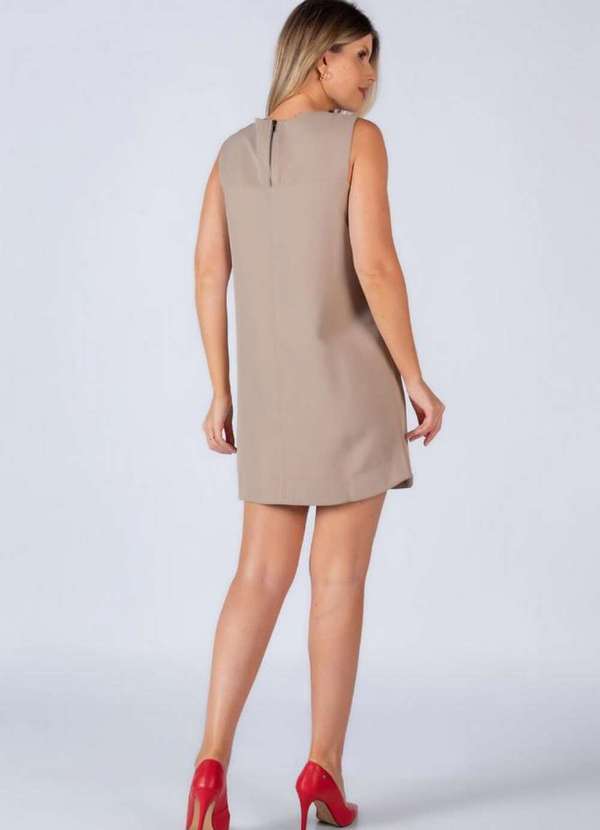 Lamis - Vestido Amplo Recorte no Ombro Bege