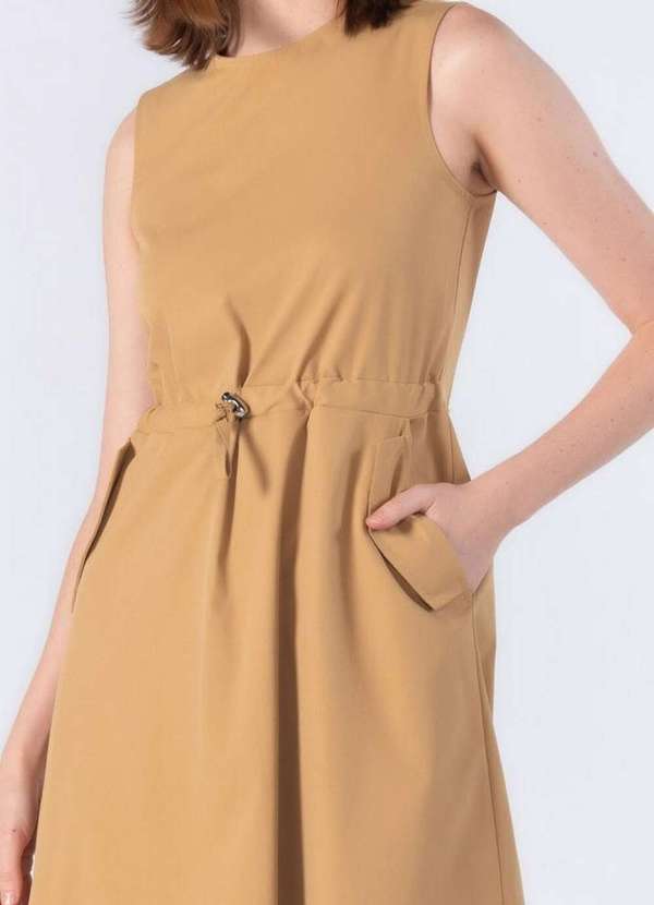 Lamis - Vestido Midi Detalhe de Ajuste na Cintura Caqui 2