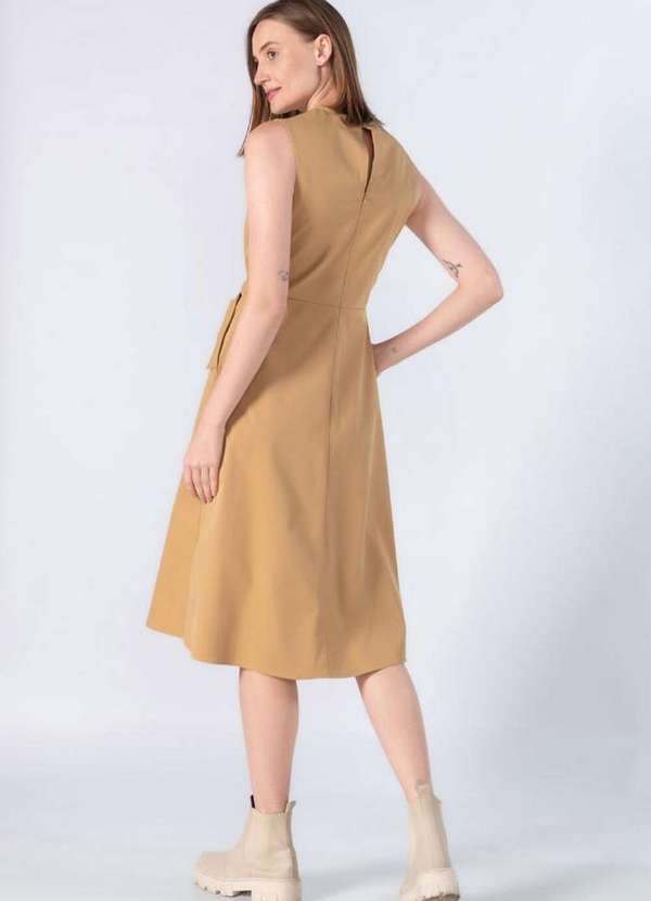 Lamis - Vestido Midi Detalhe de Ajuste na Cintura Caqui 4