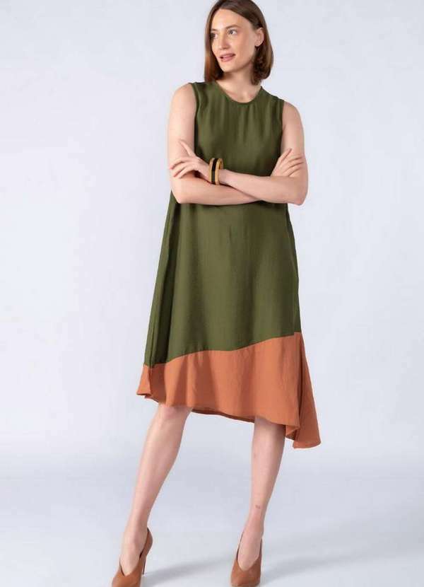 Lamis - Vestido Midi em Viscose Barra Bicolor Verde