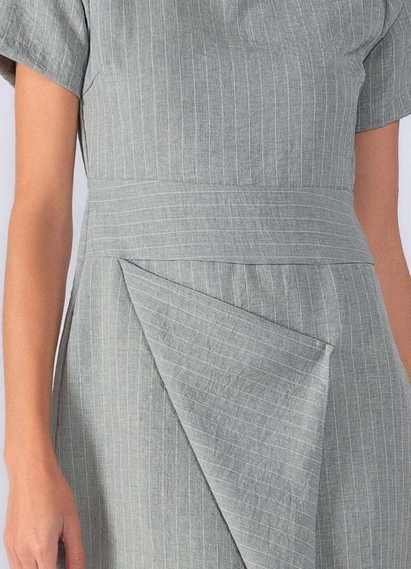 Lamis - Vestido Midi em Viscose Detalhe Saia Cinza