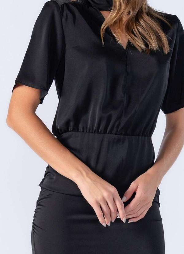 Lamis - Vestido Midi Franzido Decotado Preto 2
