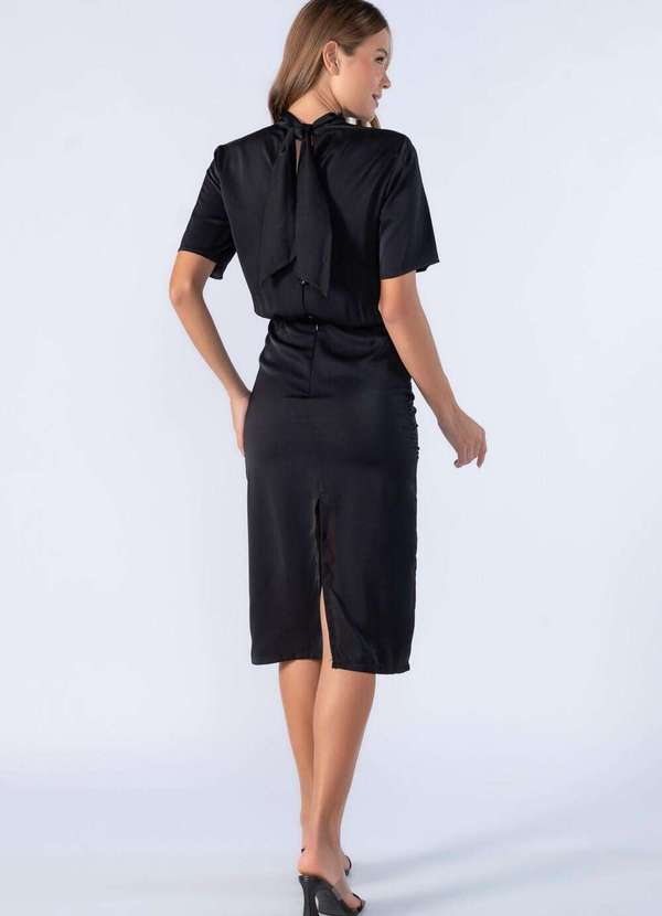 Lamis - Vestido Midi Franzido Decotado Preto 4