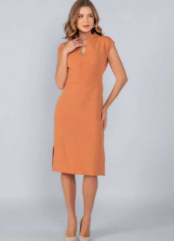 Lamis - Vestido Midi Modelado Risca de Giz Gola Alta Marrom 2