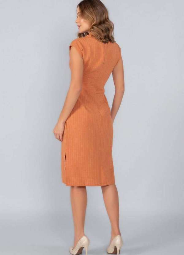 Lamis - Vestido Midi Modelado Risca de Giz Gola Alta Marrom 4