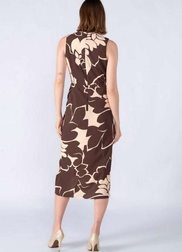 Lamis - Vestido Midi sem Manga em Crepe Camelia Drapedo Marrom
