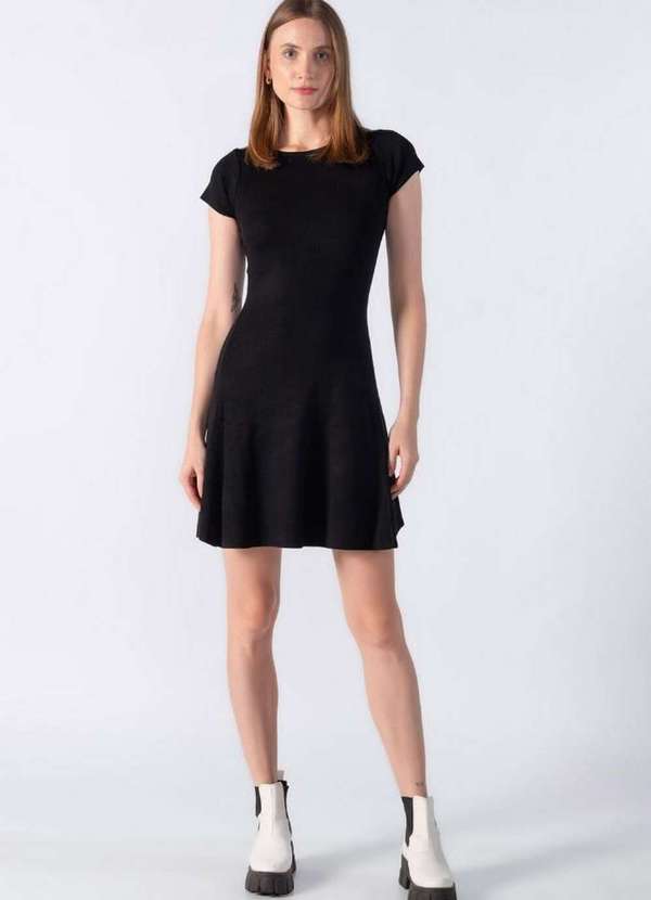 Lamis - Vestido Modelado com Manga Curta Preto