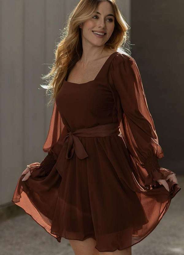 Miss Misses - Vestido Hortensia Curto Crepe Manga Longa C/Faixa Marrom