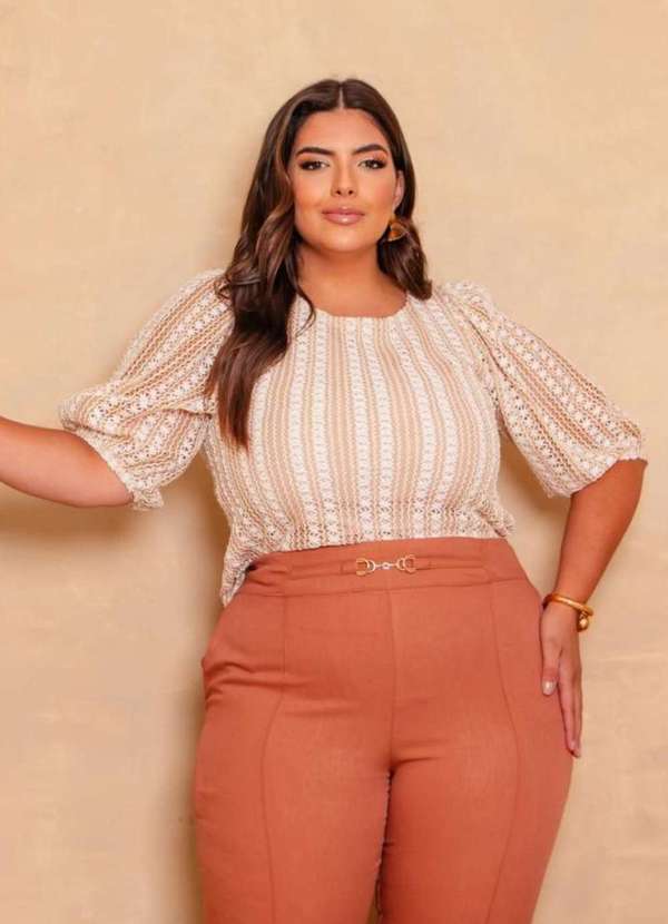 Predilects Plus - Blusa Feminina Plus Size Renda Manga Balone Bege 2
