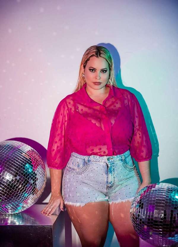 Ana Maya Curves - Camisa Feminina Plus Size em Tule com Top de Malha Rosa