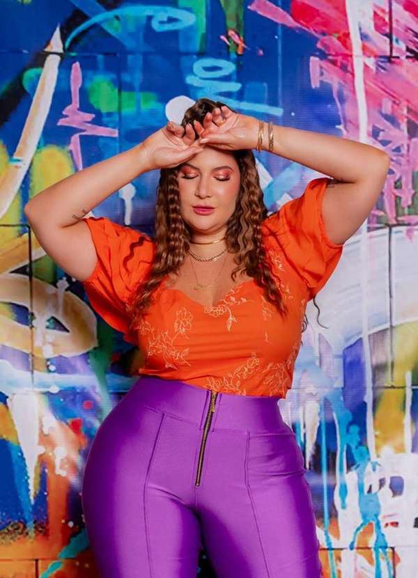 It Curves - Cropped Plus Size com Bordado Vermelho