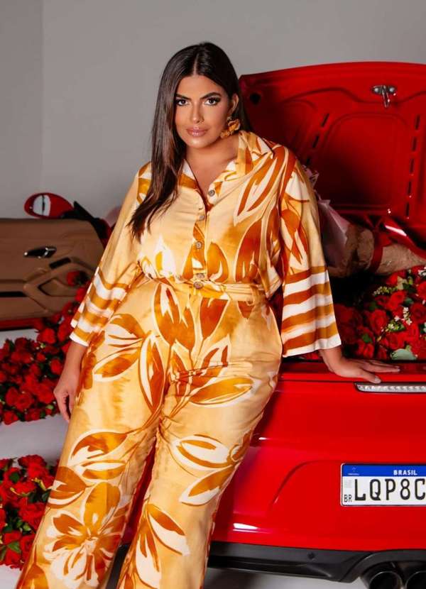 Predilects Plus - Conjunto Feminino de Calca e Camisa Plus Size Amarelo 2