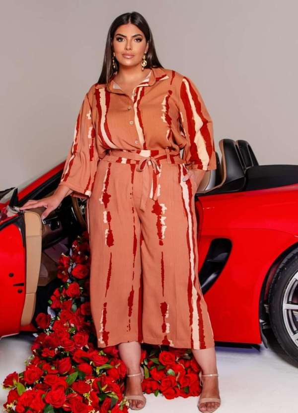 Predilects Plus - Conjunto Feminino Plus Size Camisa e Calca Pantacurt Marrom
