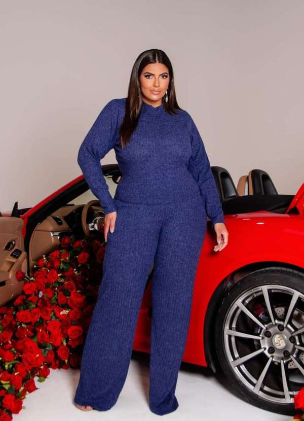 Conjunto Feminino Plus Size em Malha Canelada com Calca e Blusa
