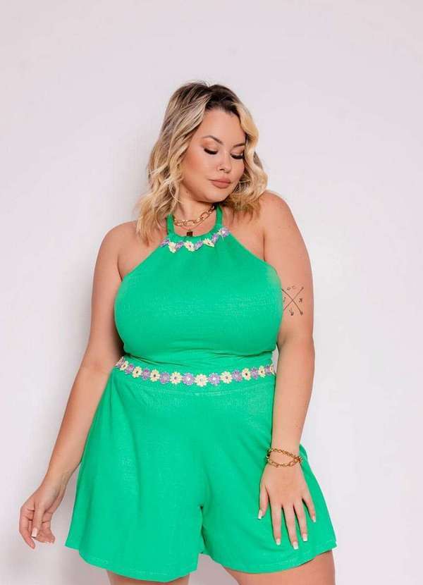 It Curves - Macaquinho Plus Size Liso Detalhe Croche Verde