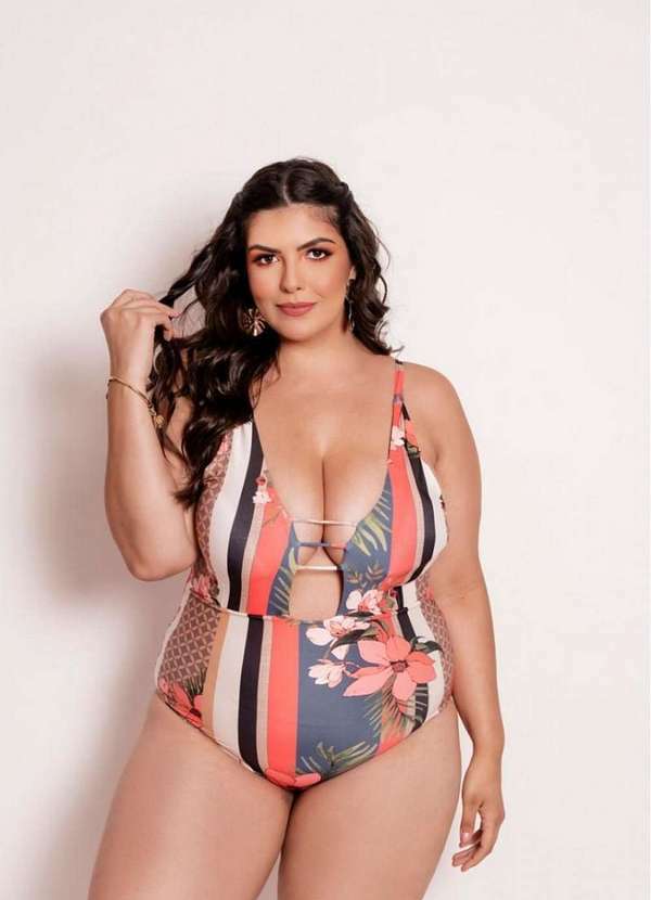 Predilects Plus - Maio Plus Size Recorte no Decote Marrom