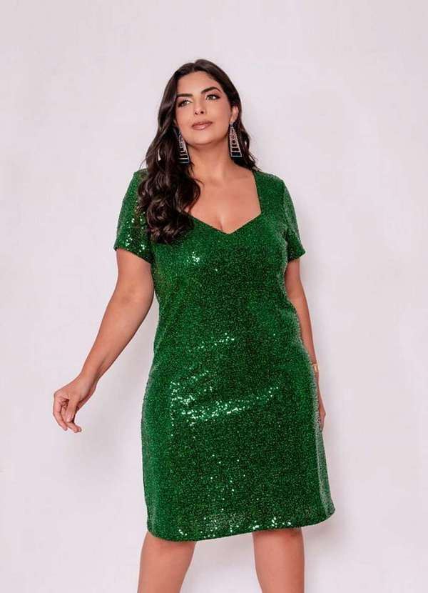 Predilects Plus - Vestido Plus Size Paete com Manga Curta Verde 3