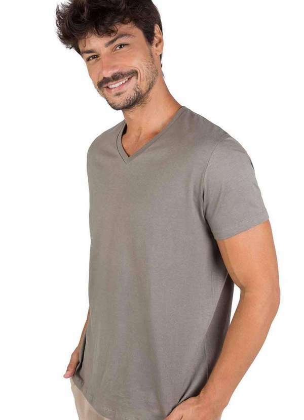 Taco - T-Shirt Gola V Basica Fit Premium sem Costura Verde Militar Verde
