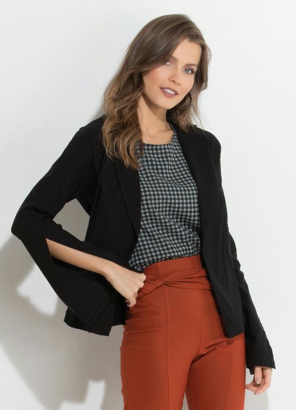 Quintess - Blazer Preto com Fenda nas Mangas Quintess