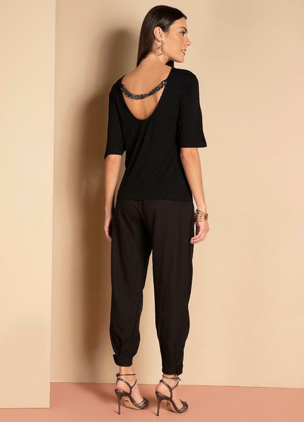 Quintess - Blusa Preta com Corrente no Decote Costas 4